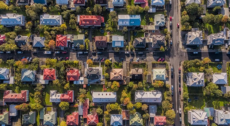 A bird 's eye view of many houses on the street.