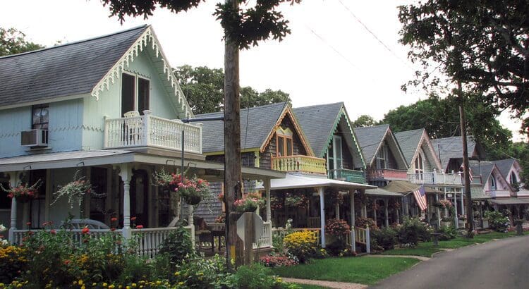 A row of houses with flowers in the front yard.